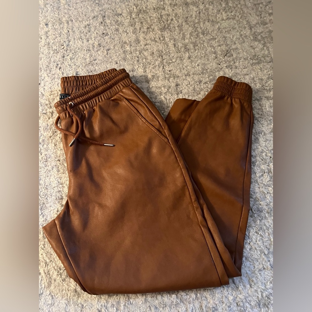 Faux leather comfort pant
